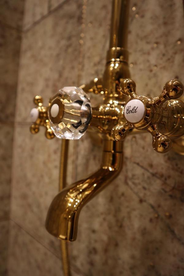 Apartment Hidden Bank: Golden *