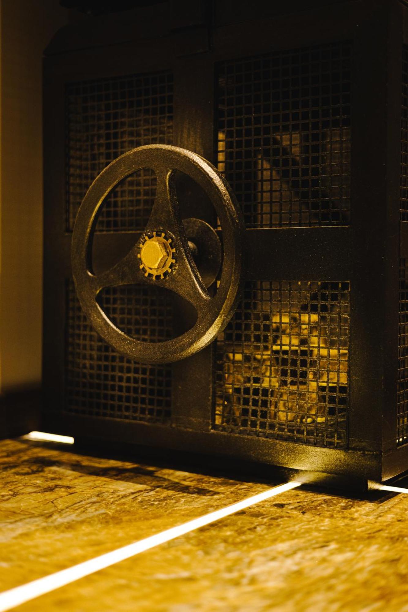 Apartment Hidden Bank: Golden