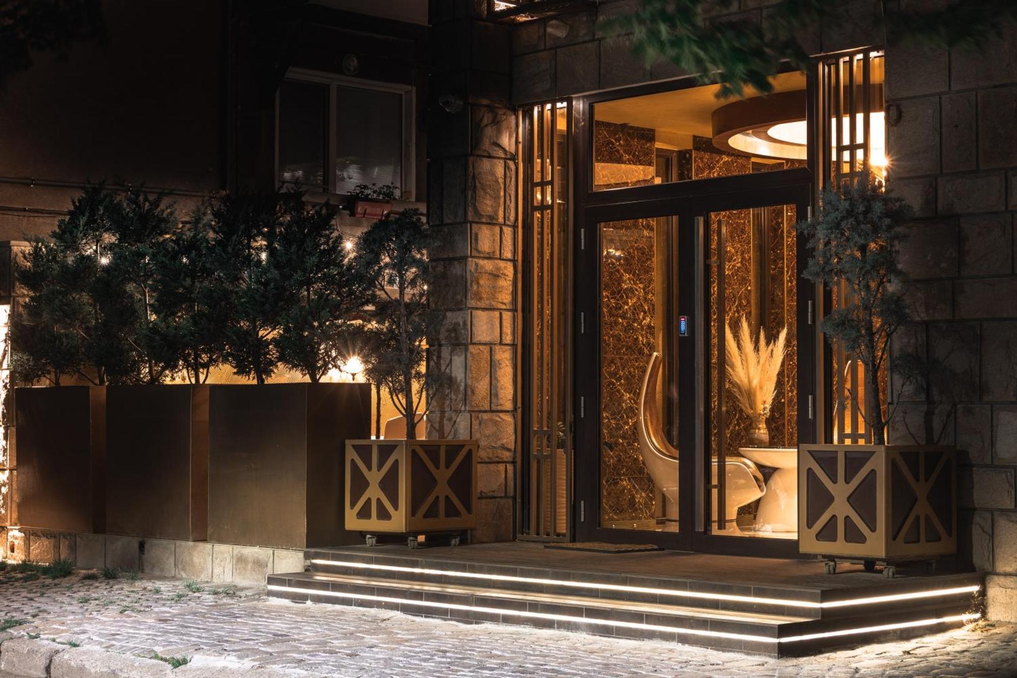 Hidden Bank: Golden Apartment Plovdiv