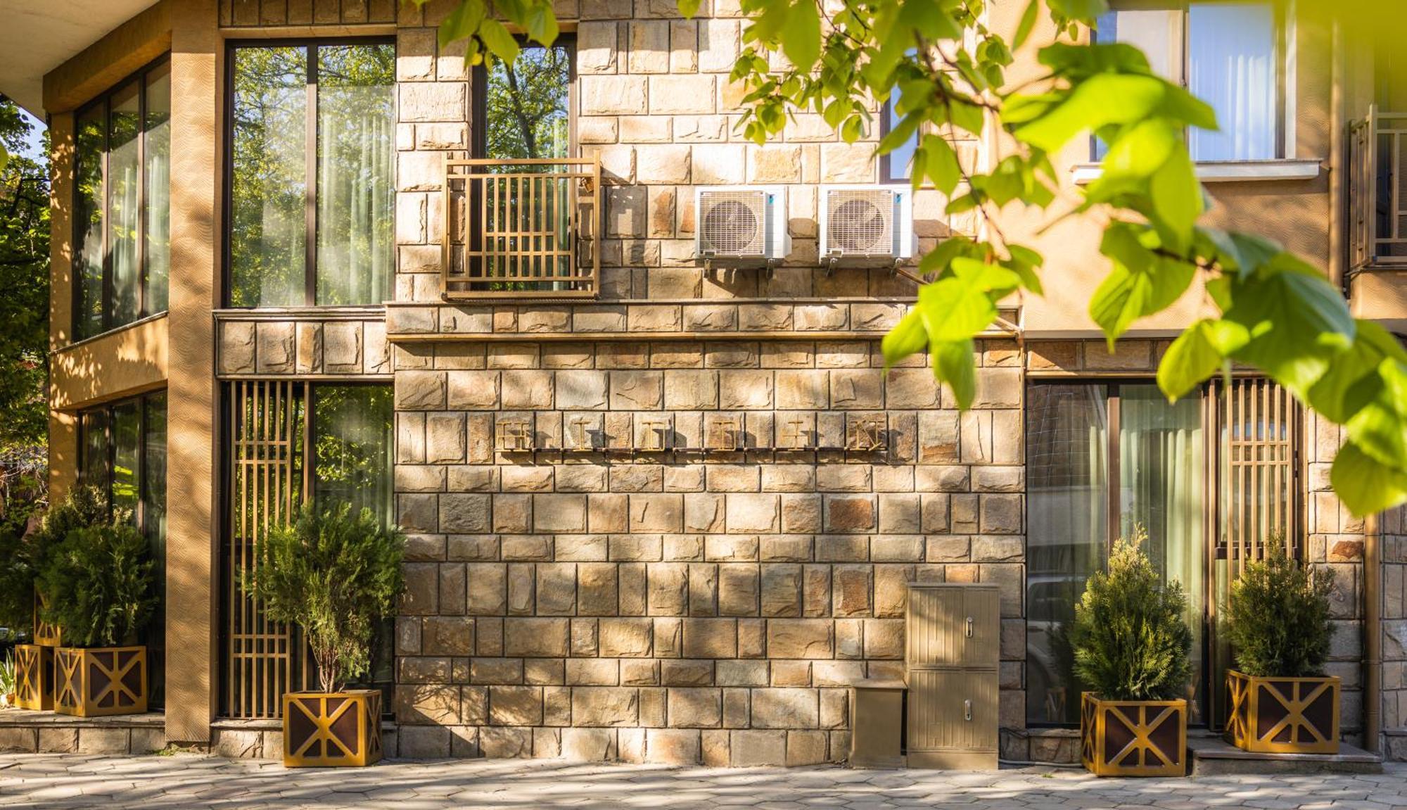 Apartment Hidden Bank: Golden
